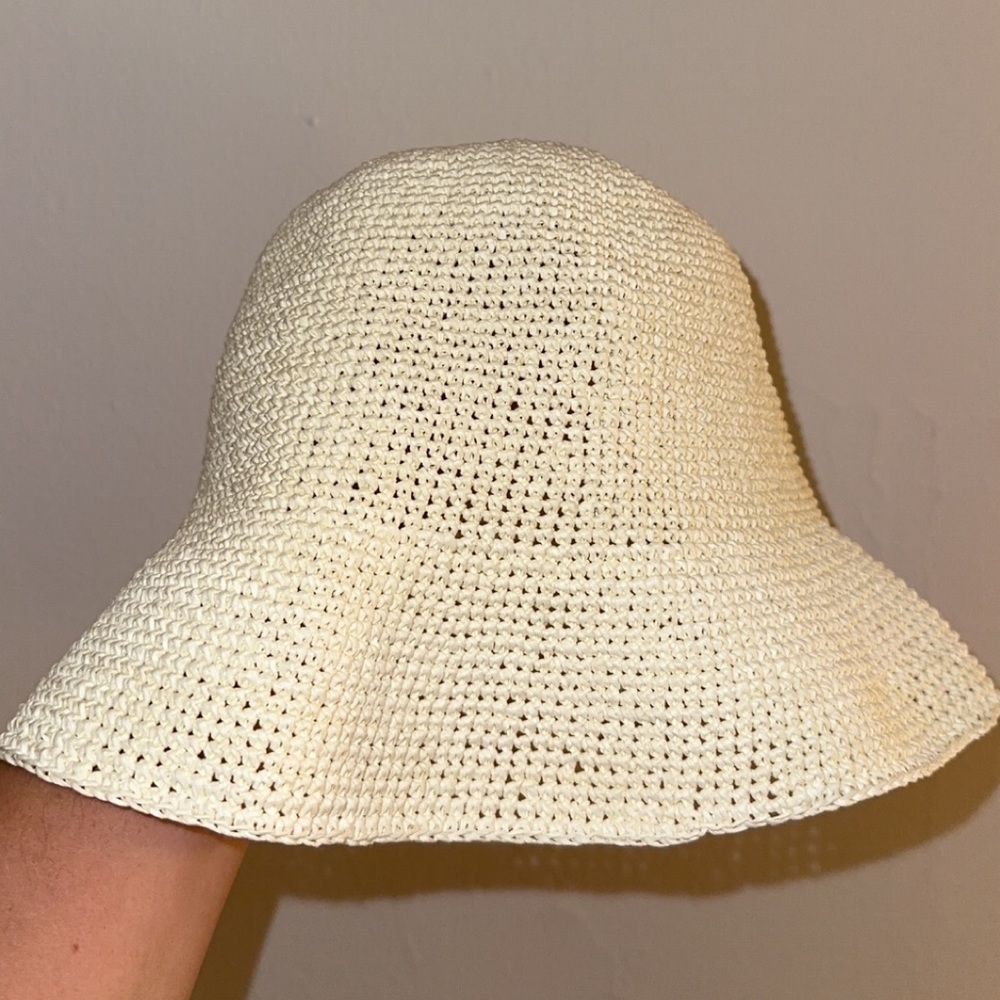 Aritzia Truly Bucket Hat